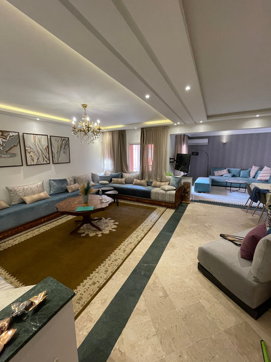 Salon spacieux et lumineux d’un appartement à vendre à Guéliz Marrakech